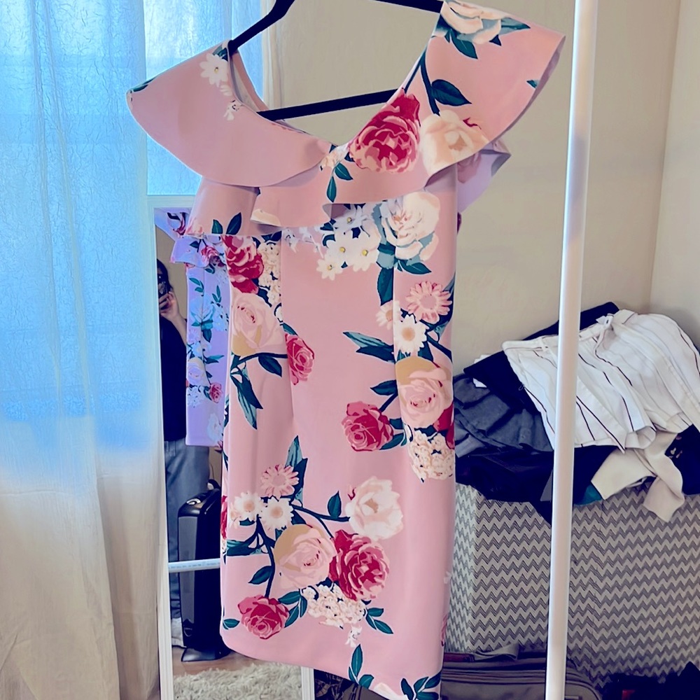 $25 DRESS SALE Guess pink flower fitted dress